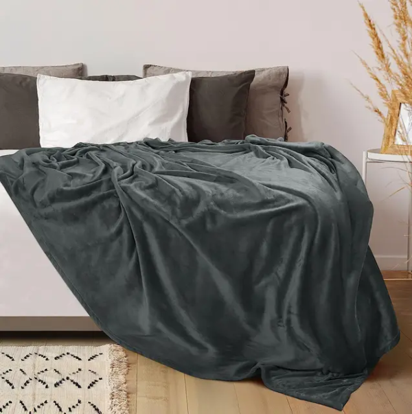 Microfiber Throw Fleece Solid Color Flannel Blanket Grey 300GSM Soft Cozy Polyester Luxury Bed Blanket Manufacturerfor - Image 4